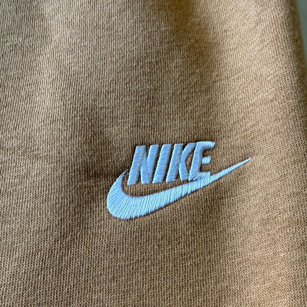 Nike classic Jogger Pants in Warm Brown - Picture 4 of 5